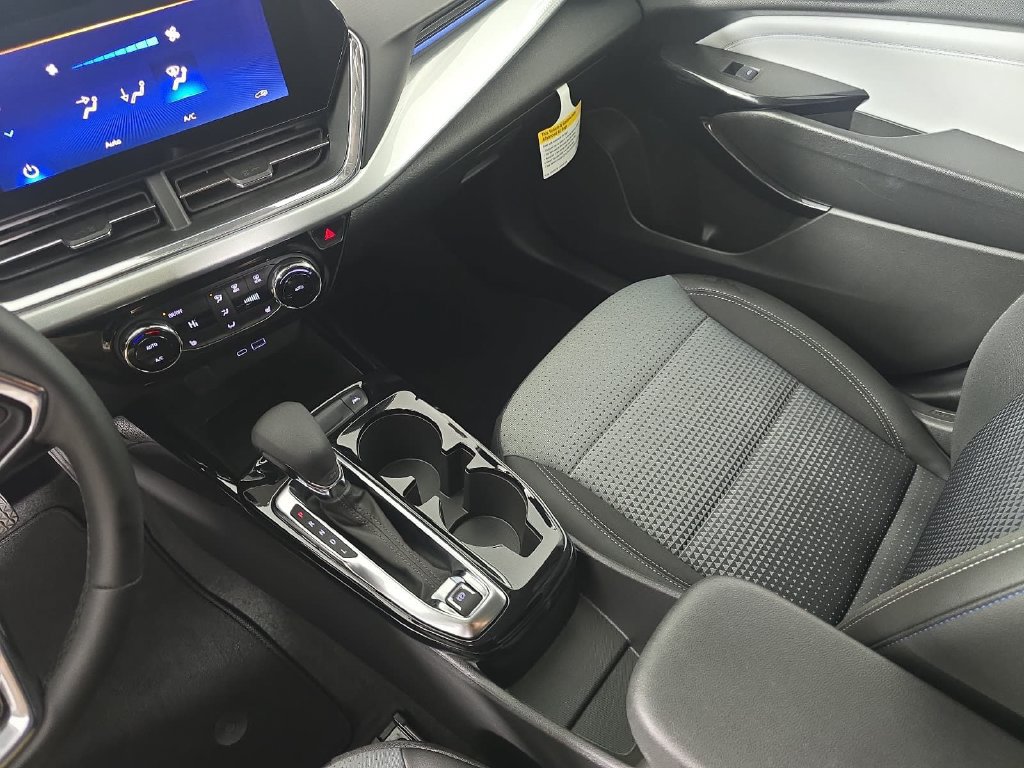 Used 2025 Chevrolet Trax LT w/ Driver Confidence Package FWD image 21