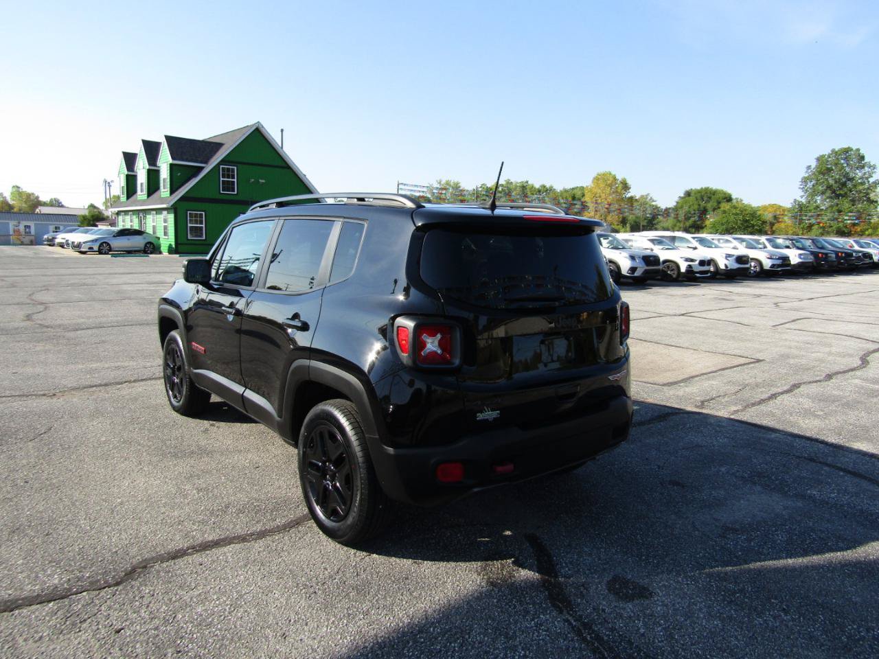 Used 2018 Jeep Renegade Trailhawk w/ UConnect 8.4 Nav Group AWD/4WD image 5