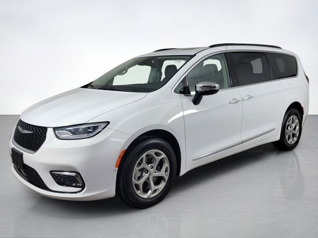 Used 2023 Chrysler Pacifica Limited AWD/4WD image 7