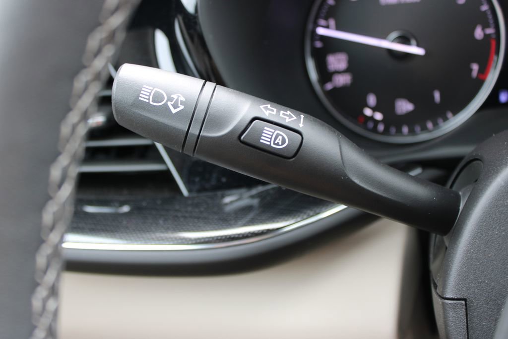 Used 2023 Buick Envision Essence w/ Technology Package I AWD/4WD image 37