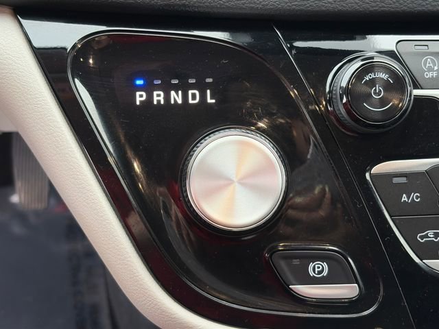 Used 2024 Chrysler Pacifica Touring-L FWD image 33