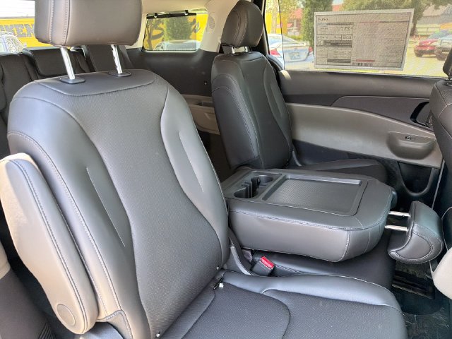 New 2027 Kia Carnival EX FWD image 21