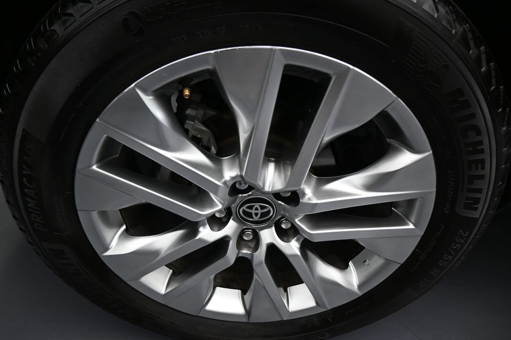 Used 2025 Toyota RAV4 XLE Premium FWD image 43