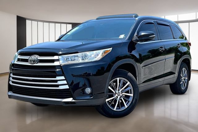 Used 2019 Toyota Highlander XLE FWD image 1