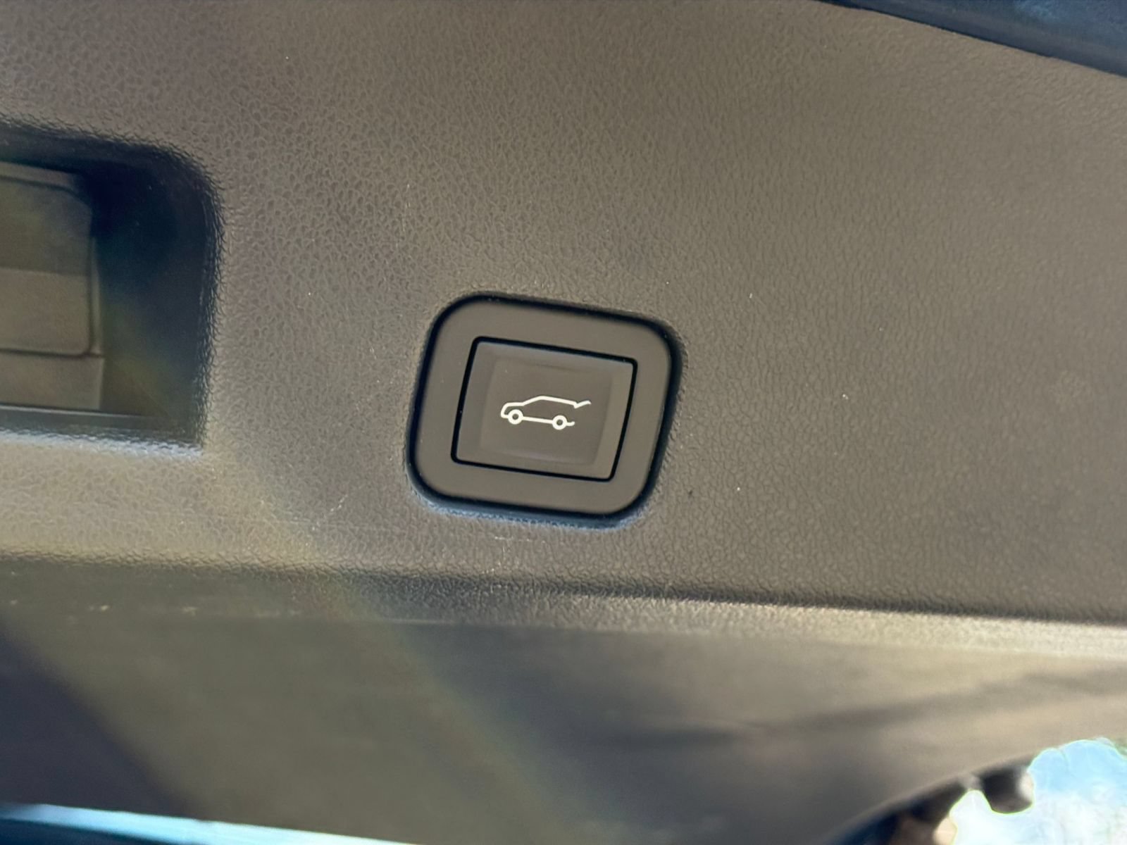 Used 2025 Chevrolet Traverse LT AWD/4WD image 24