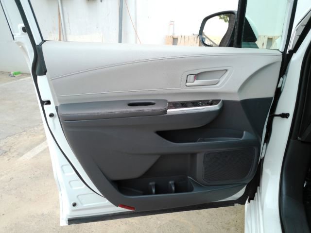 Used 2023 Toyota Sienna LE FWD image 16