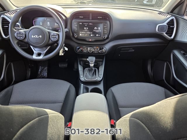 Used 2025 Kia Soul LX w/ LX Technology Package FWD image 13