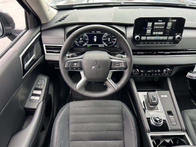 Used 2025 Mitsubishi Outlander SE AWD/4WD image 32