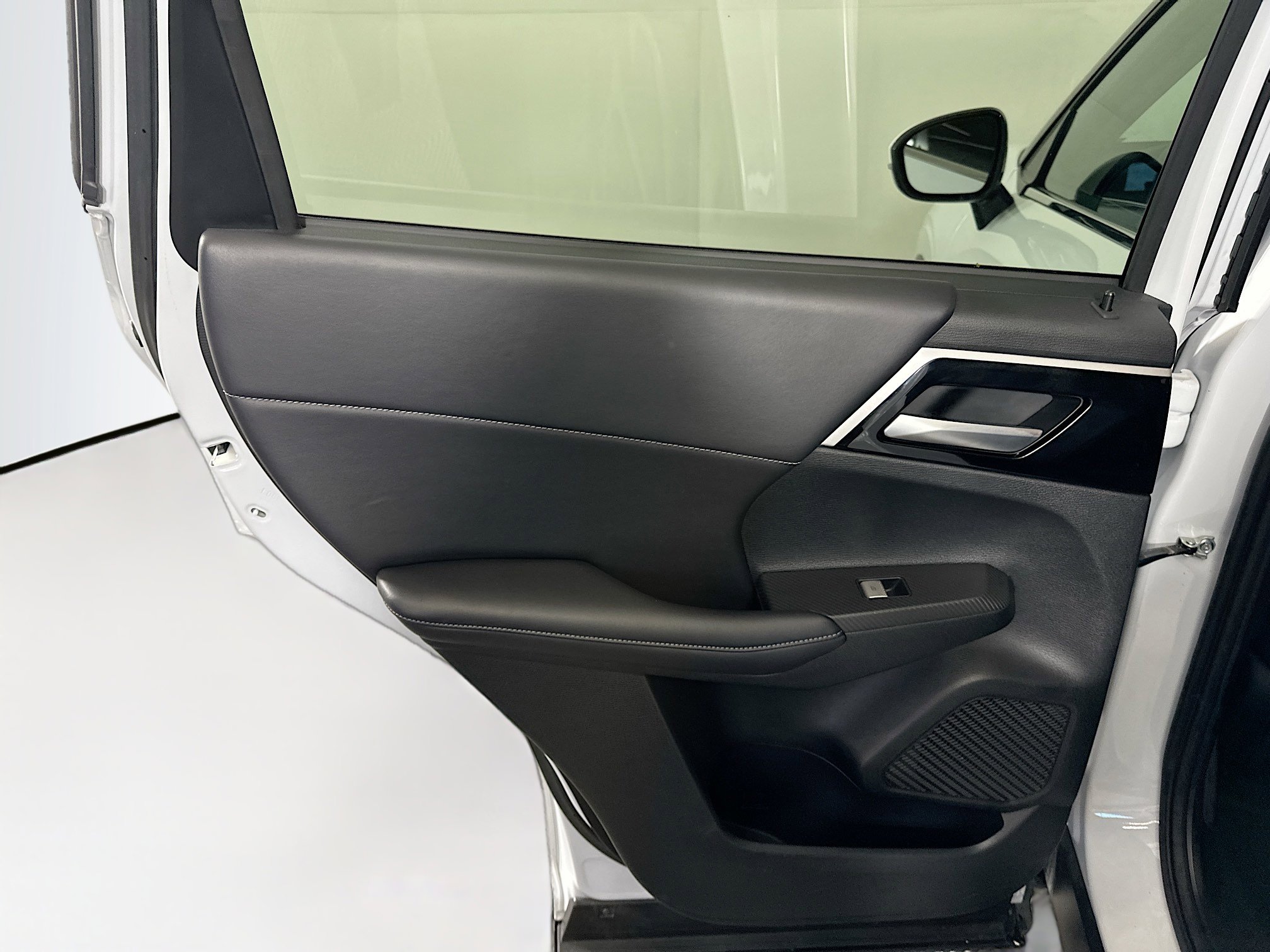 Used 2024 Mitsubishi Outlander SE image 26