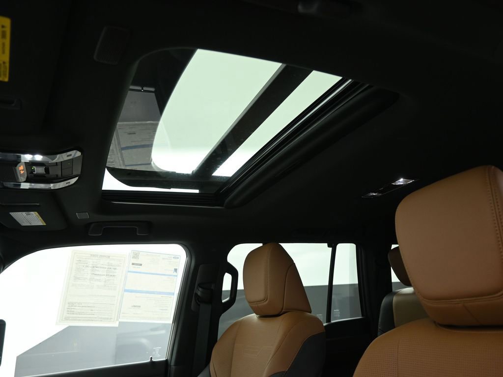 Used 2025 Lexus GX 550 w/ Accessory Package (2T) image 19