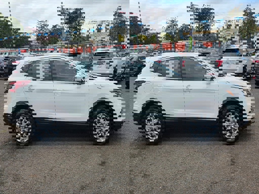 Used 2022 Nissan Rogue Sport S image 5