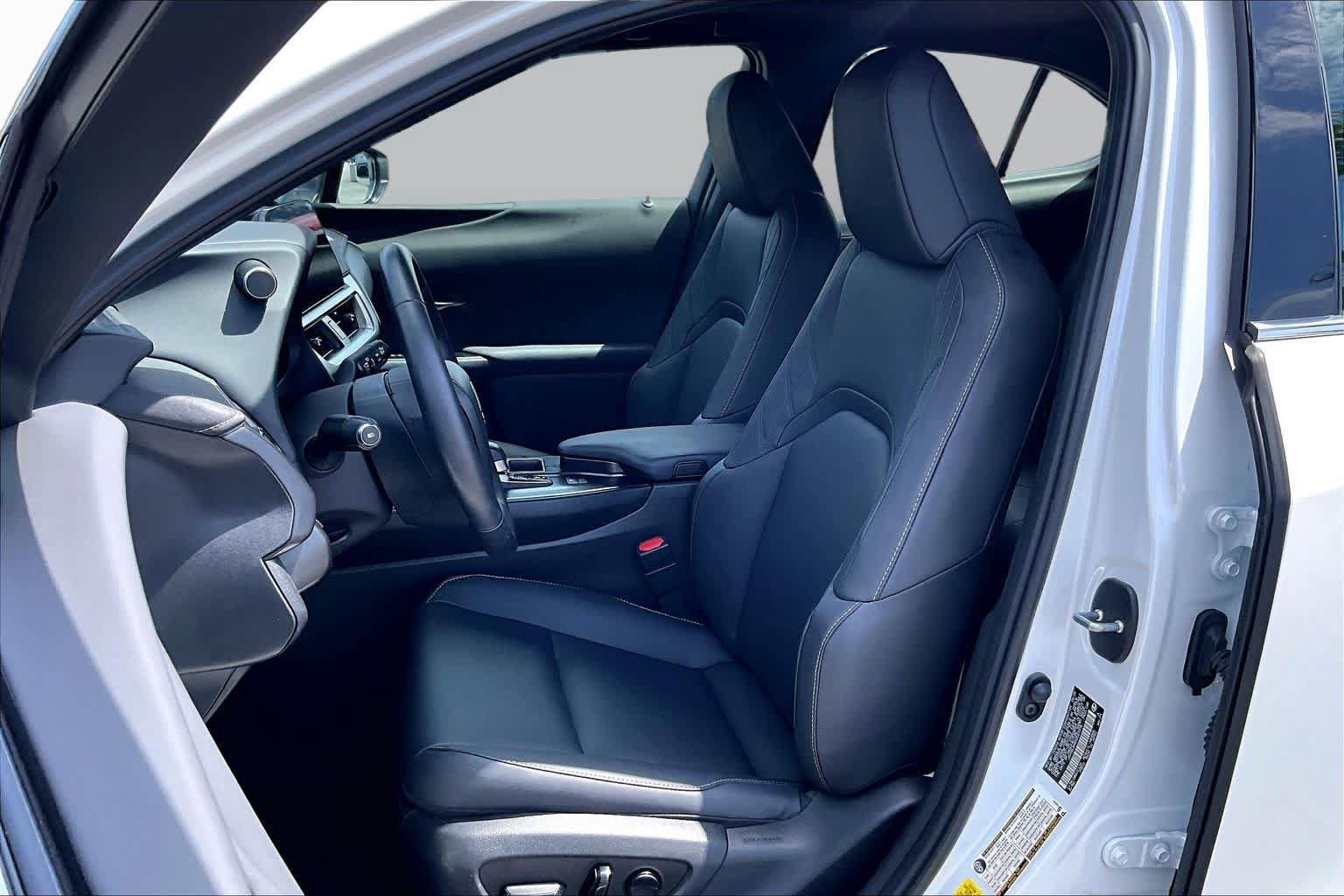 Used 2025 Lexus UX 300h FWD image 7