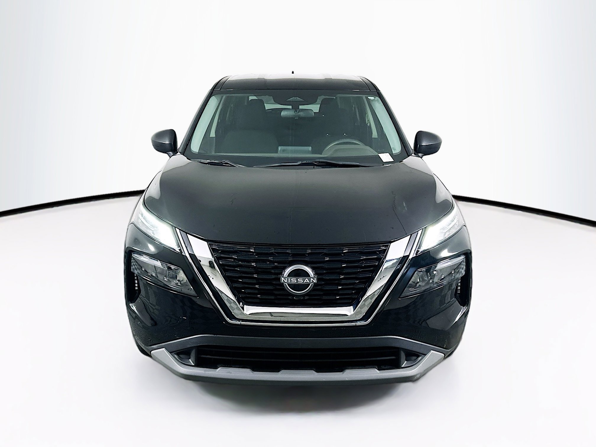 Used 2023 Nissan Rogue S image 2