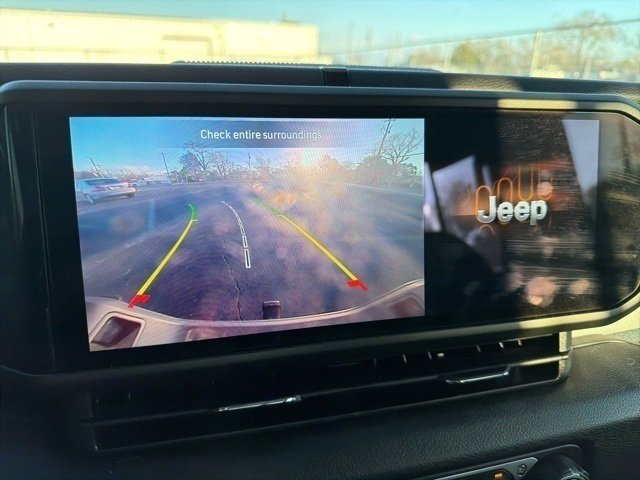 Used 2024 Jeep Gladiator Sport image 11