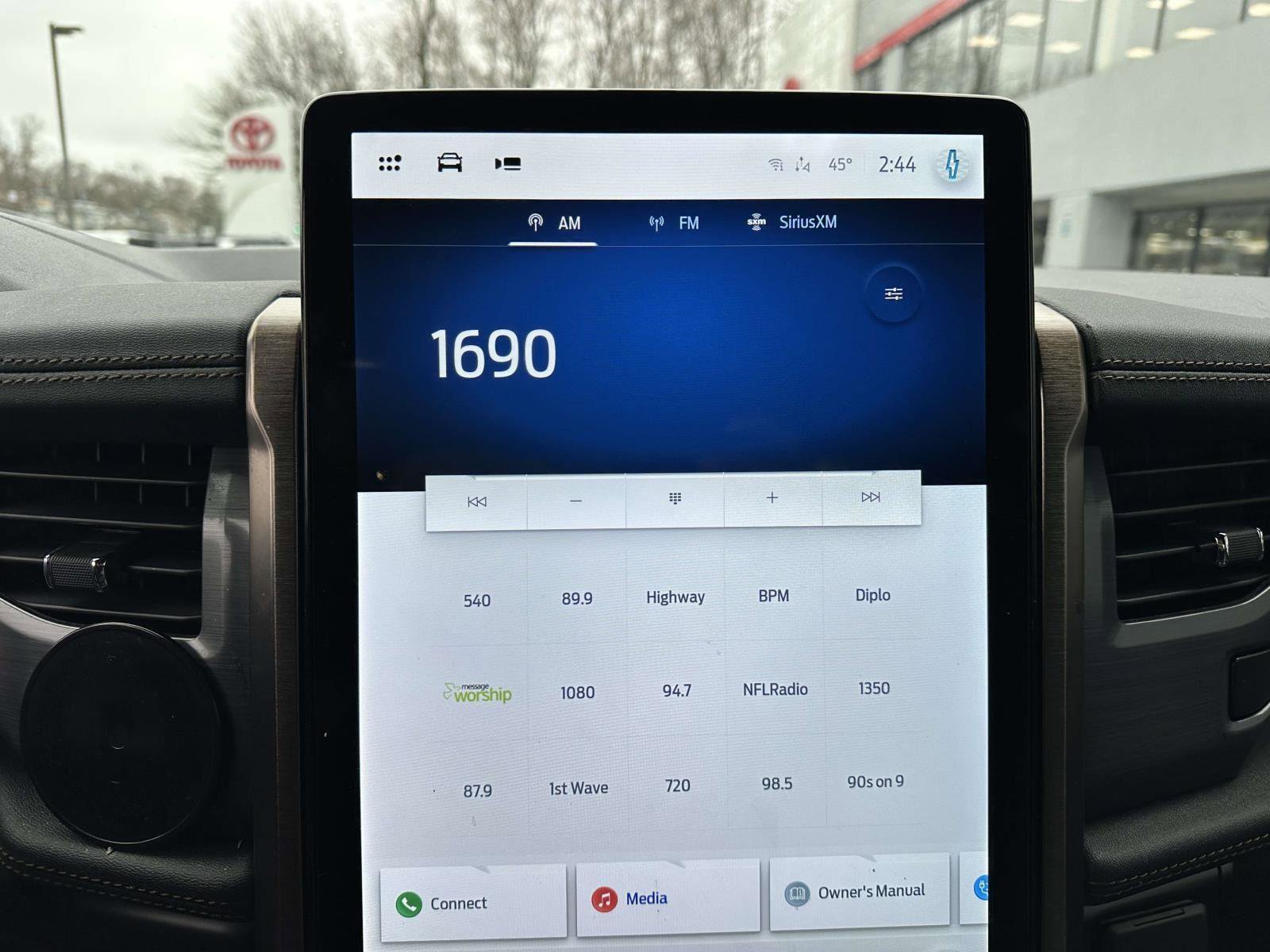 Used 2023 Ford F150 Lightning Lariat image 25