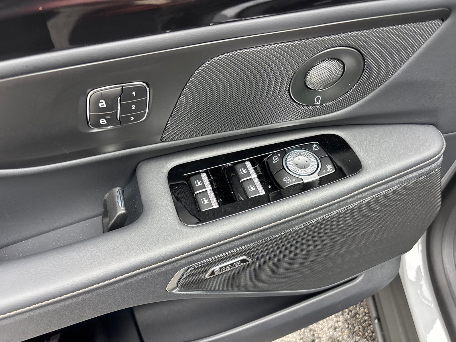 New 2026 Lincoln Nautilus Reserve AWD/4WD image 13
