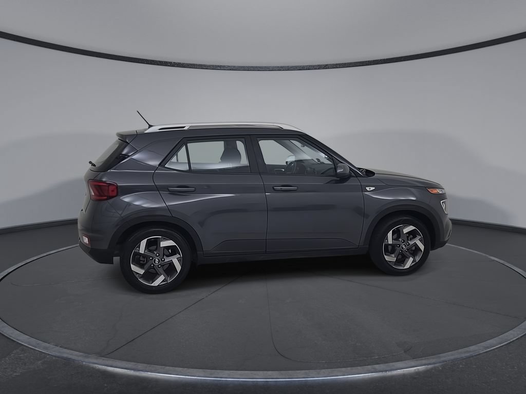 Used 2025 Hyundai Venue SEL FWD image 17