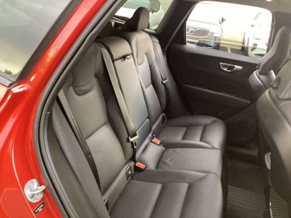 Certified 2024 Volvo XC60 B5 Plus w/ Protection Package Premier AWD/4WD image 33