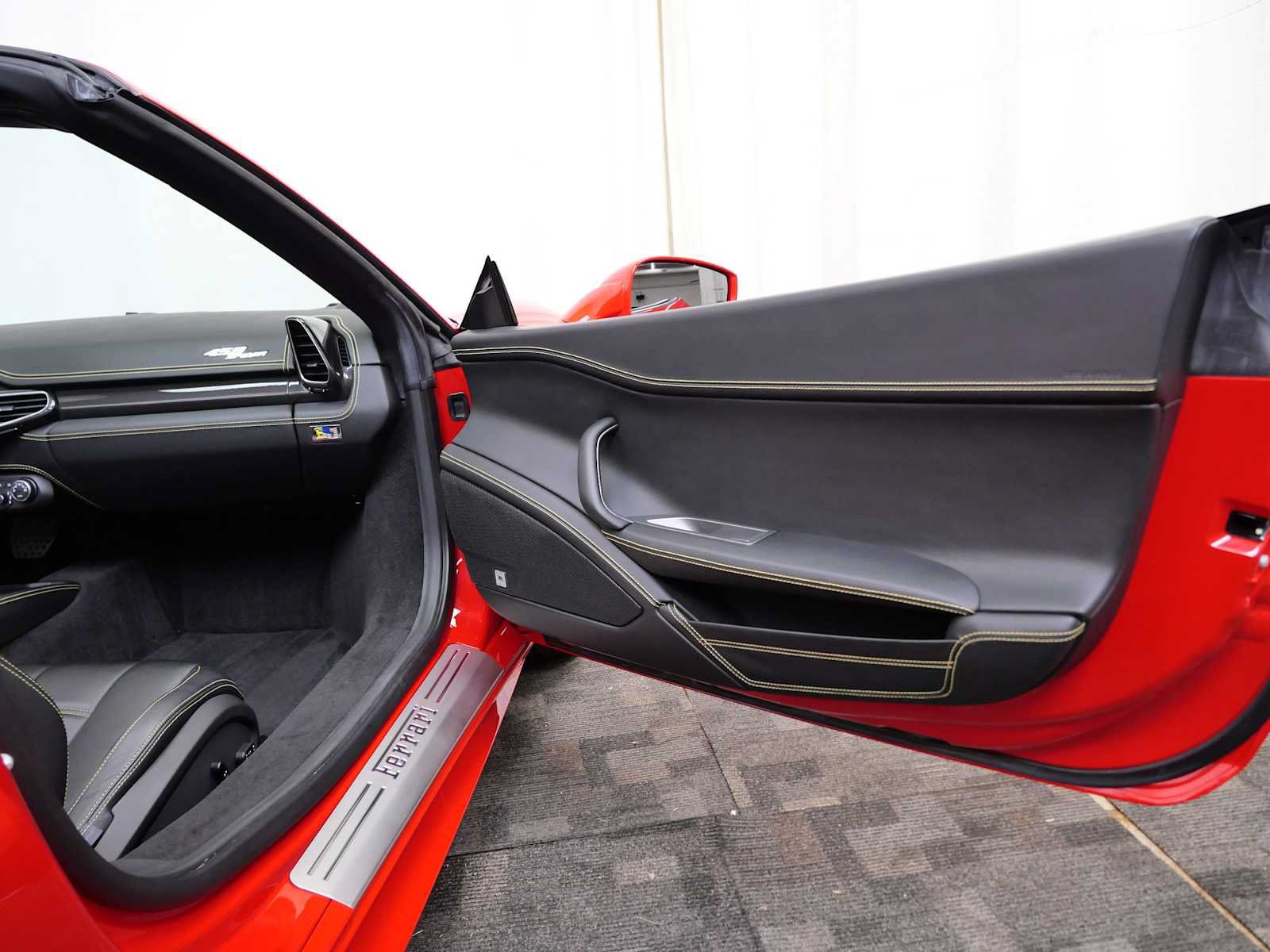 Certified 2015 Ferrari 458 Spider RWD image 14