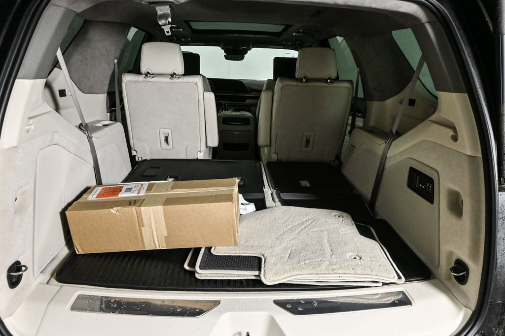 New 2024 Cadillac Escalade Sport Platinum w/ LPO, ONYX Package image 31