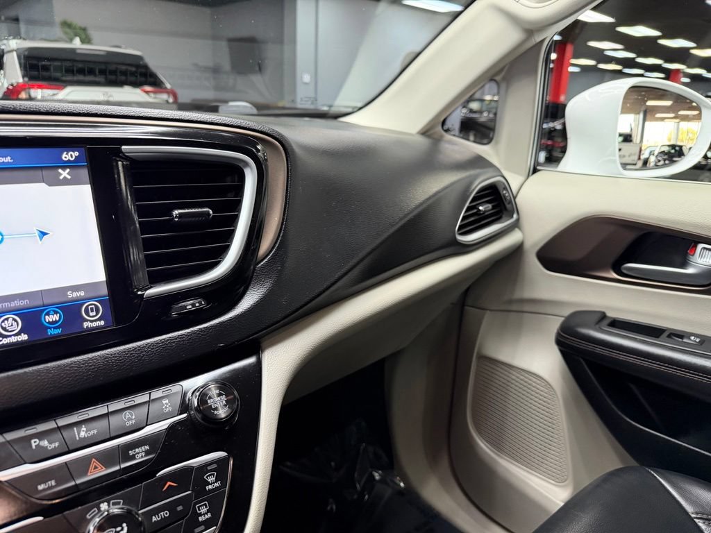 Used 2018 Chrysler Pacifica Touring-L Plus w/ Advanced Safetytec Group FWD image 27