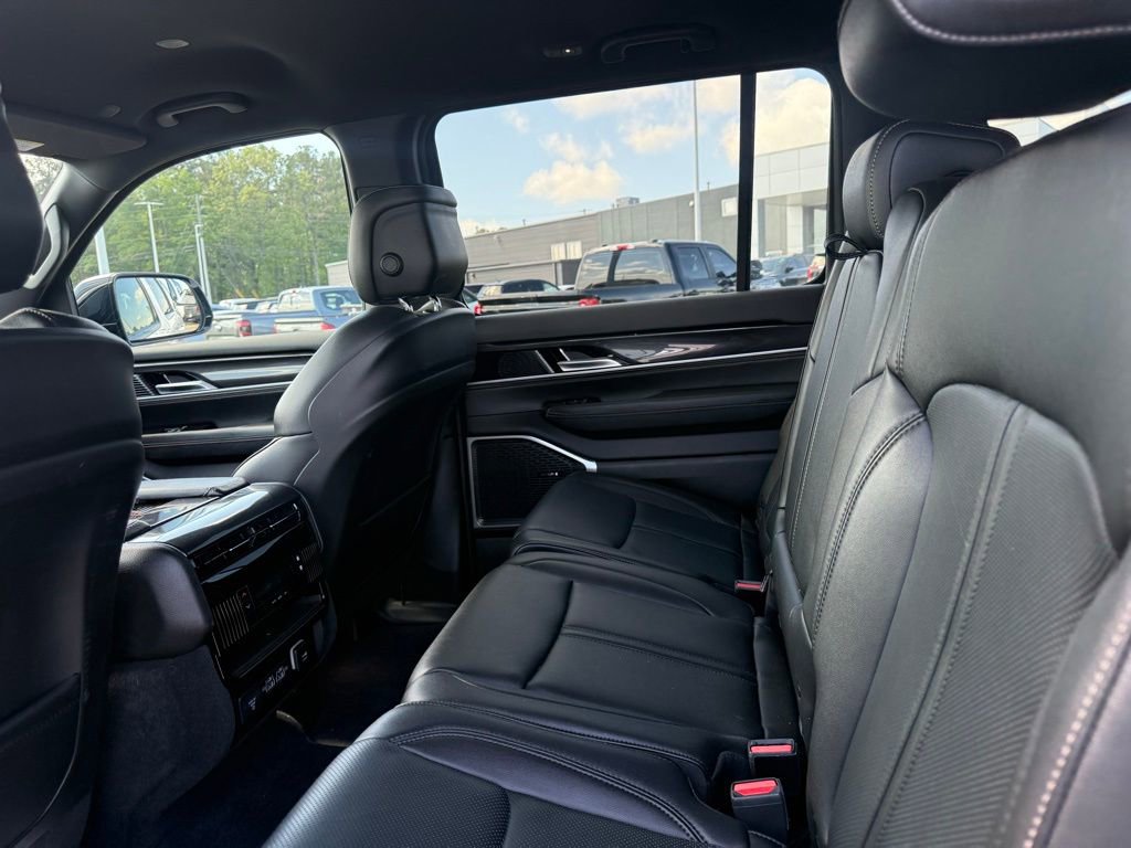 Used 2024 Jeep Wagoneer 4WD image 23