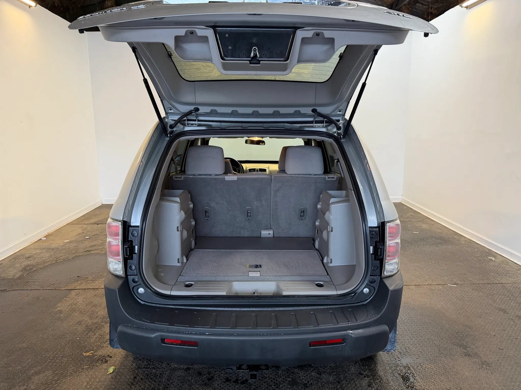 Used 2005 Chevrolet Equinox LS w/ Preferred Equipment Group AWD/4WD image 31