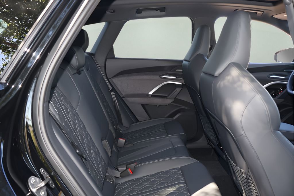 New 2026 Audi SQ5 Premium Plus AWD/4WD image 17