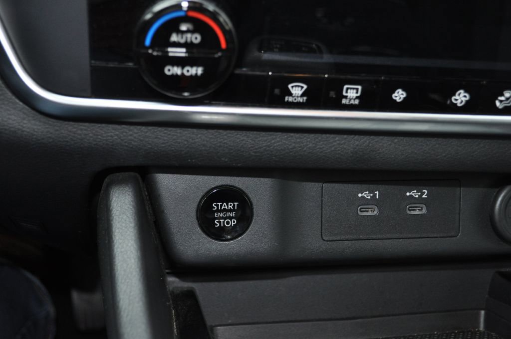 Used 2024 Nissan Rogue SV image 19