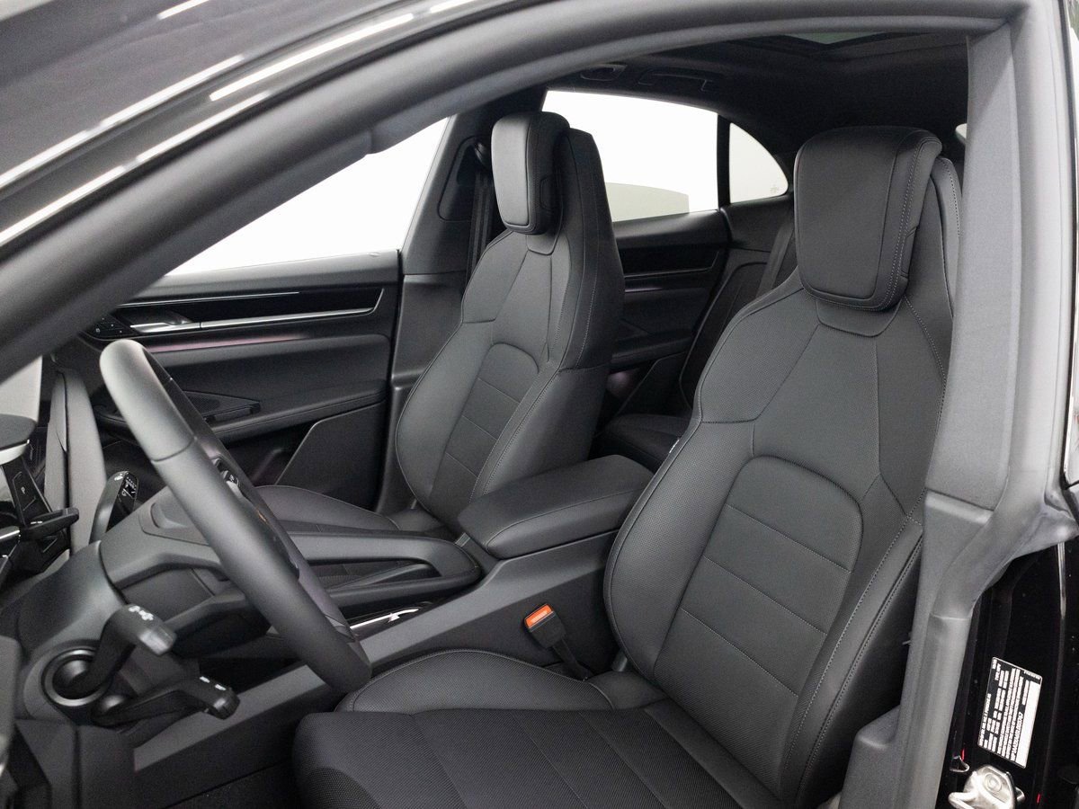 New 2025 Porsche Macan 4 Electric image 5