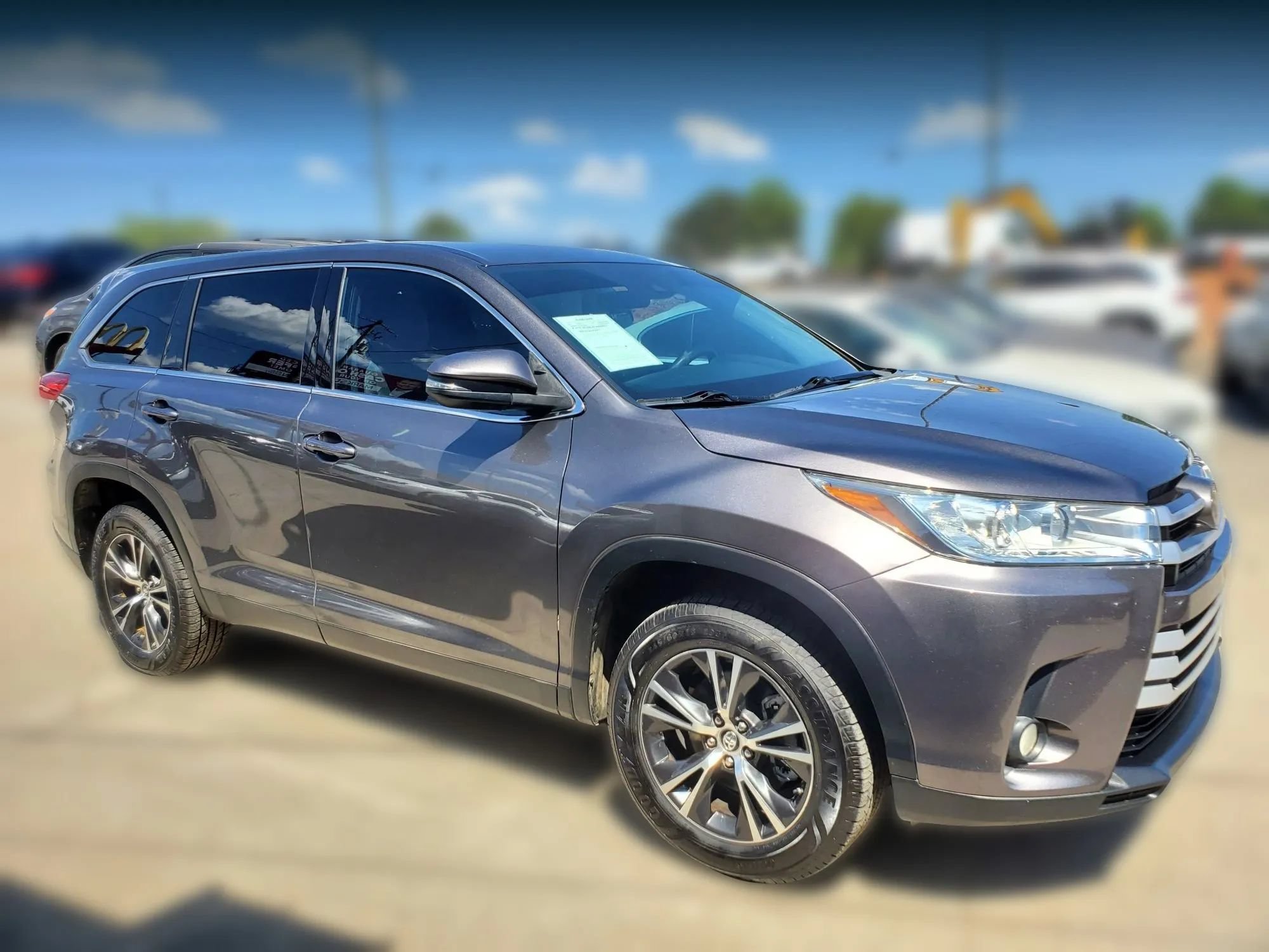 Used 2019 Toyota Highlander Plus FWD image 18