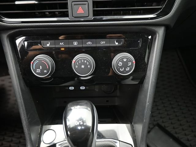 Certified 2023 Volkswagen Taos SE w/ Panoramic Sunroof Package image 4