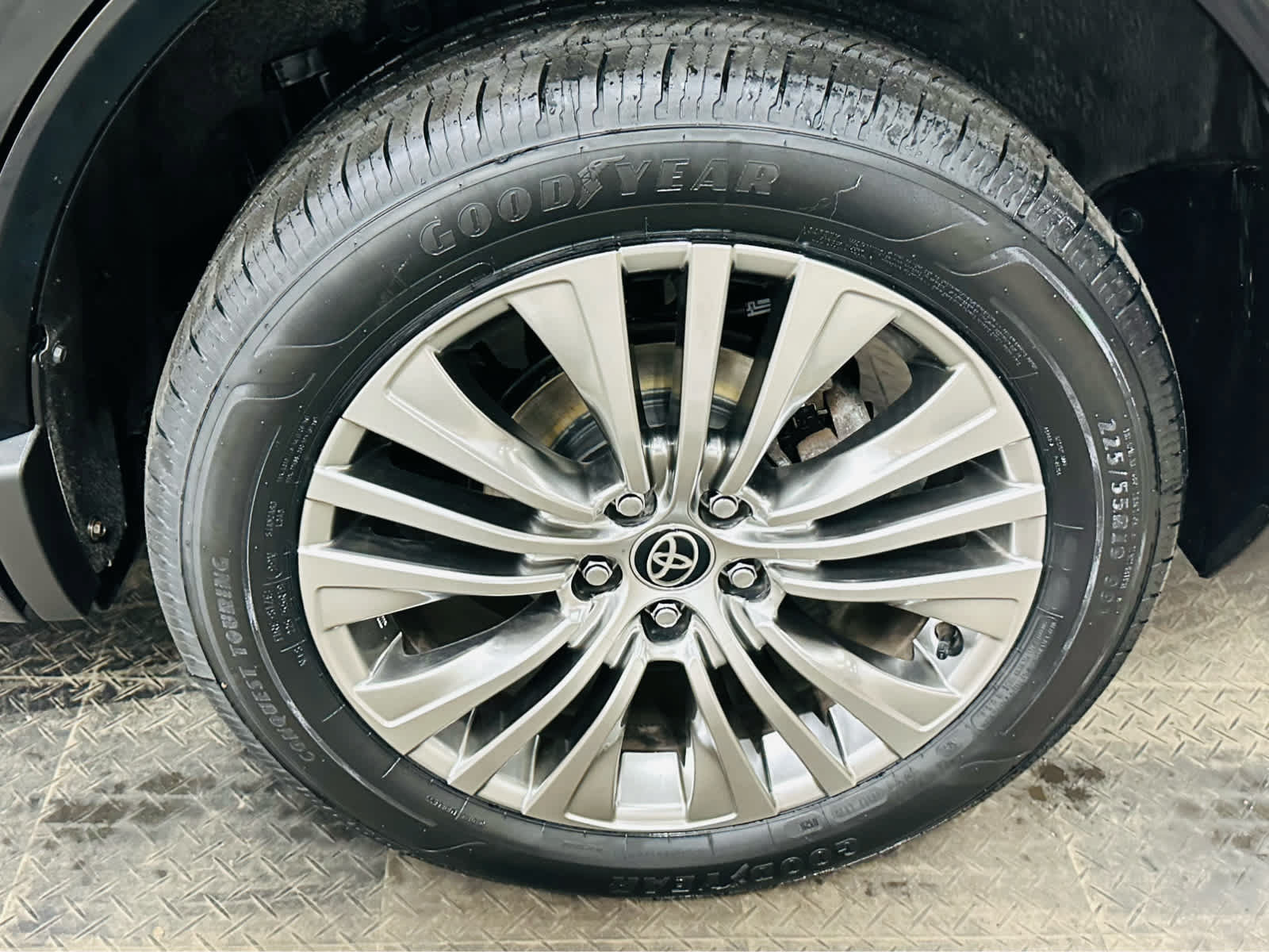 Certified 2022 Toyota Venza XLE AWD/4WD image 30