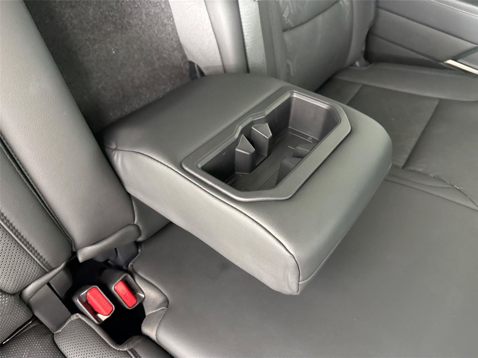 Used 2024 Toyota Tundra Limited AWD/4WD image 39