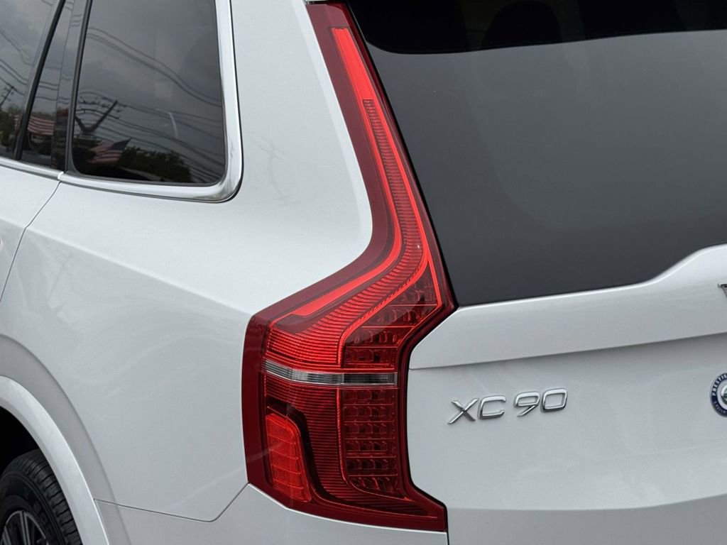 Certified 2023 Volvo XC90 B6 Plus w/ Protection Package AWD/4WD image 11