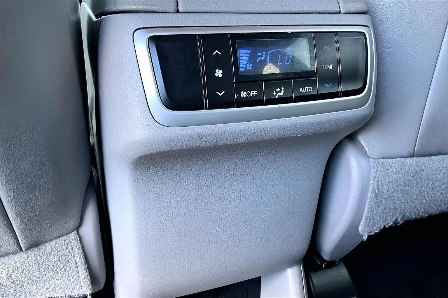 Used 2015 Toyota Highlander Plus FWD image 32