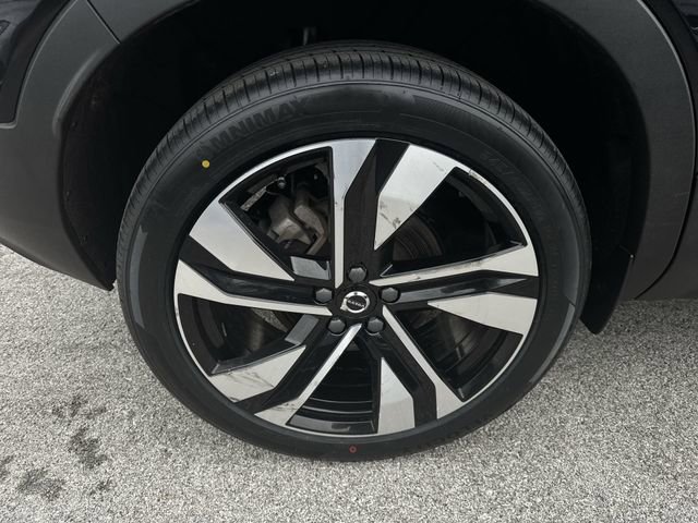 Used 2023 Volvo XC40 B5 Plus w/ Driver Assist Package AWD/4WD image 32