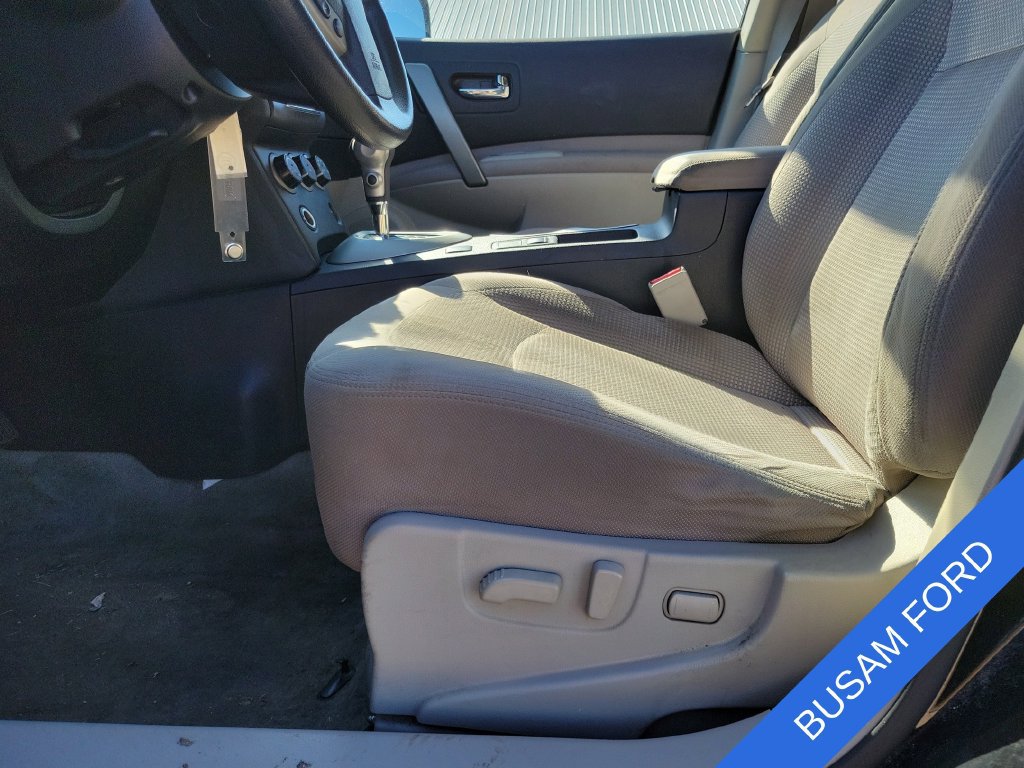 Used 2013 Nissan Rogue SV AWD/4WD image 13