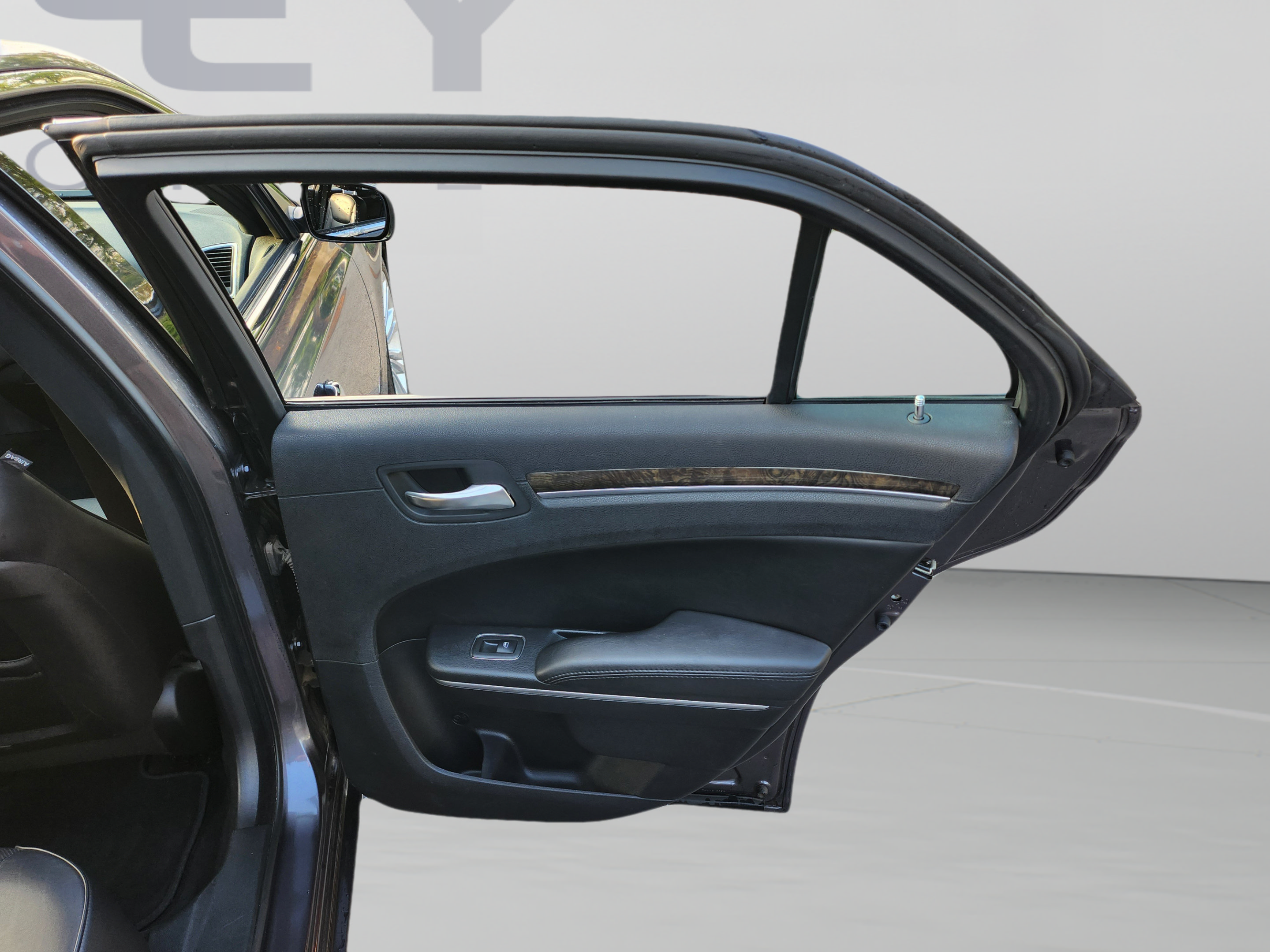 Used 2013 Chrysler 300 C RWD image 26