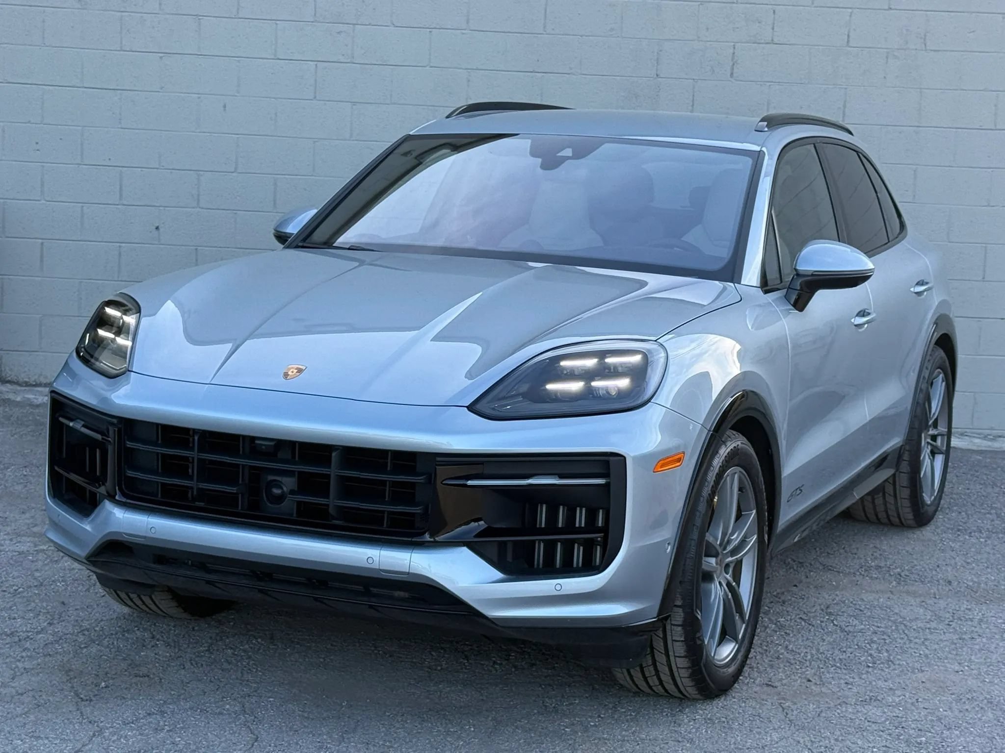 Used 2025 Porsche Cayenne GTS w/ Sport Chrono Package AWD/4WD image 2