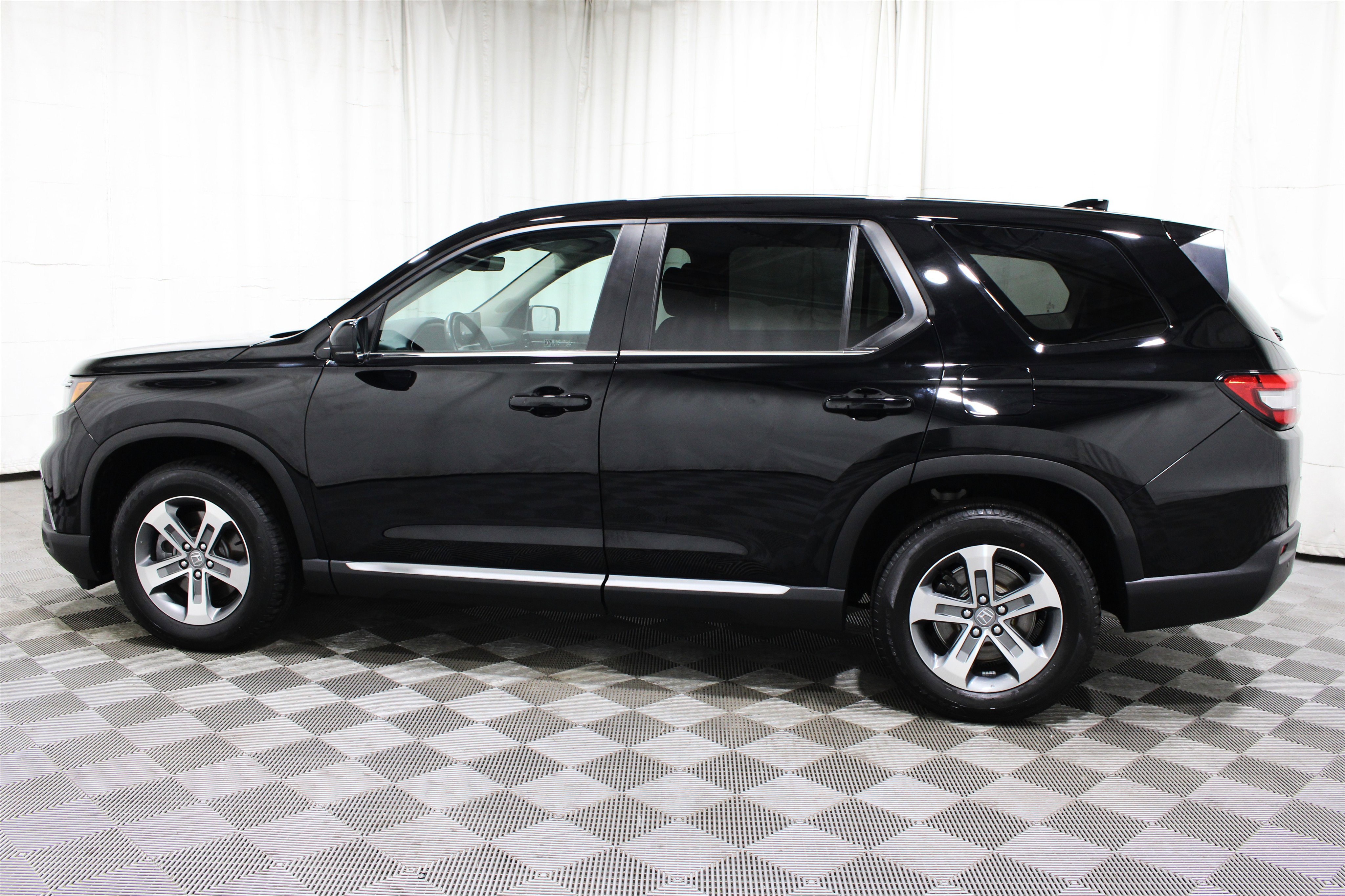 Used 2025 Honda Pilot EX-L image 35