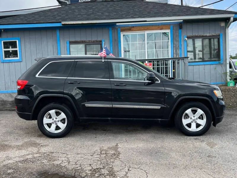 Used 2012 Jeep Grand Cherokee Laredo AWD/4WD image 5