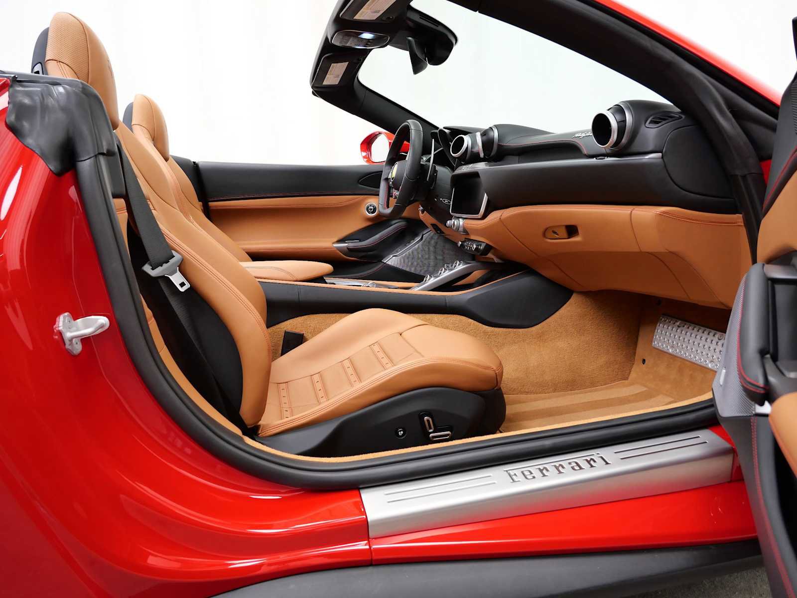 Certified 2022 Ferrari Portofino M image 16