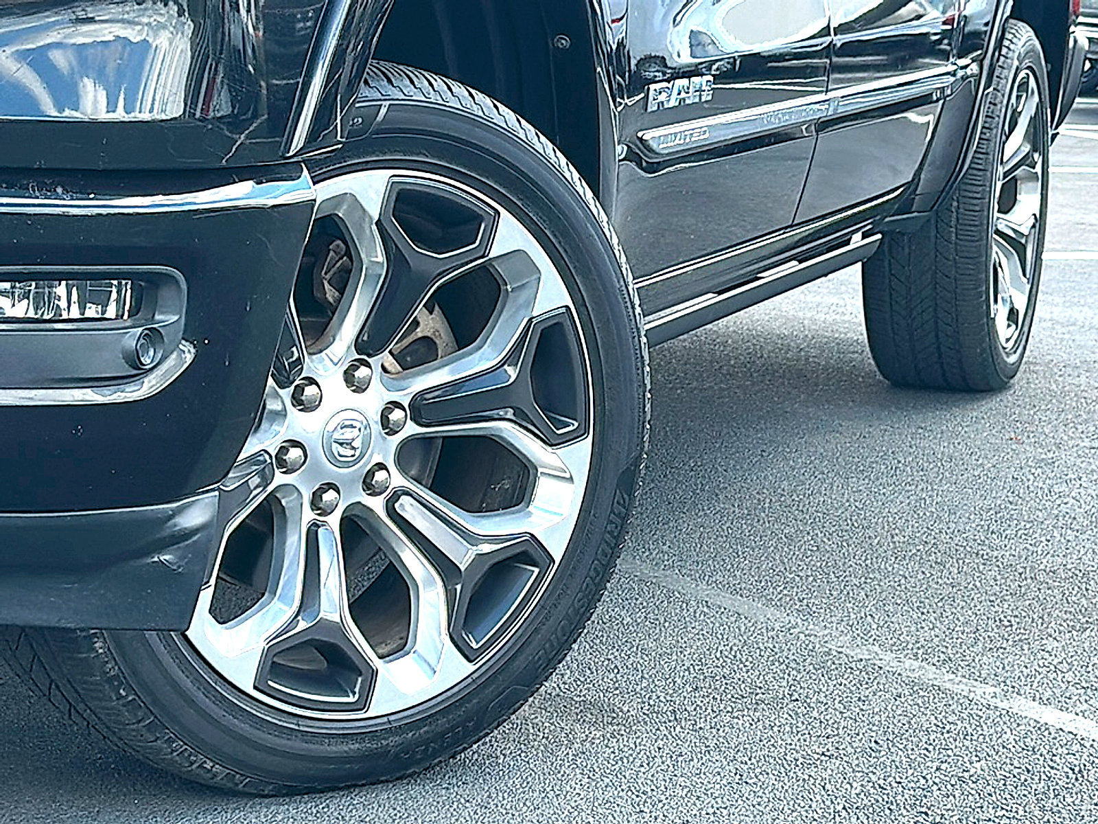 Used 2019 RAM 1500 Limited RWD image 3