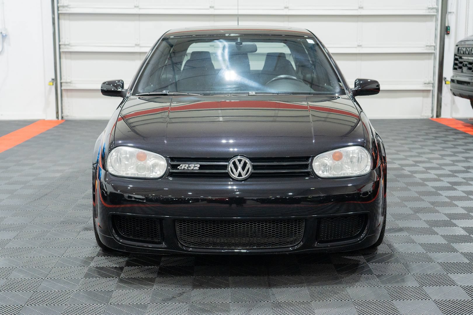 Used 2004 Volkswagen R32 AWD/4WD image 2