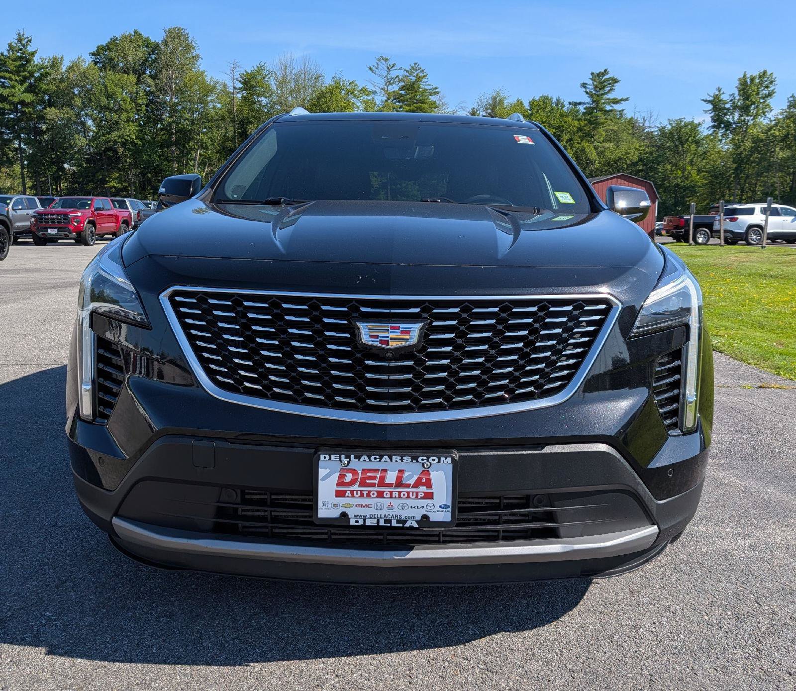 Used 2019 Cadillac XT4 Premium Luxury FWD image 2