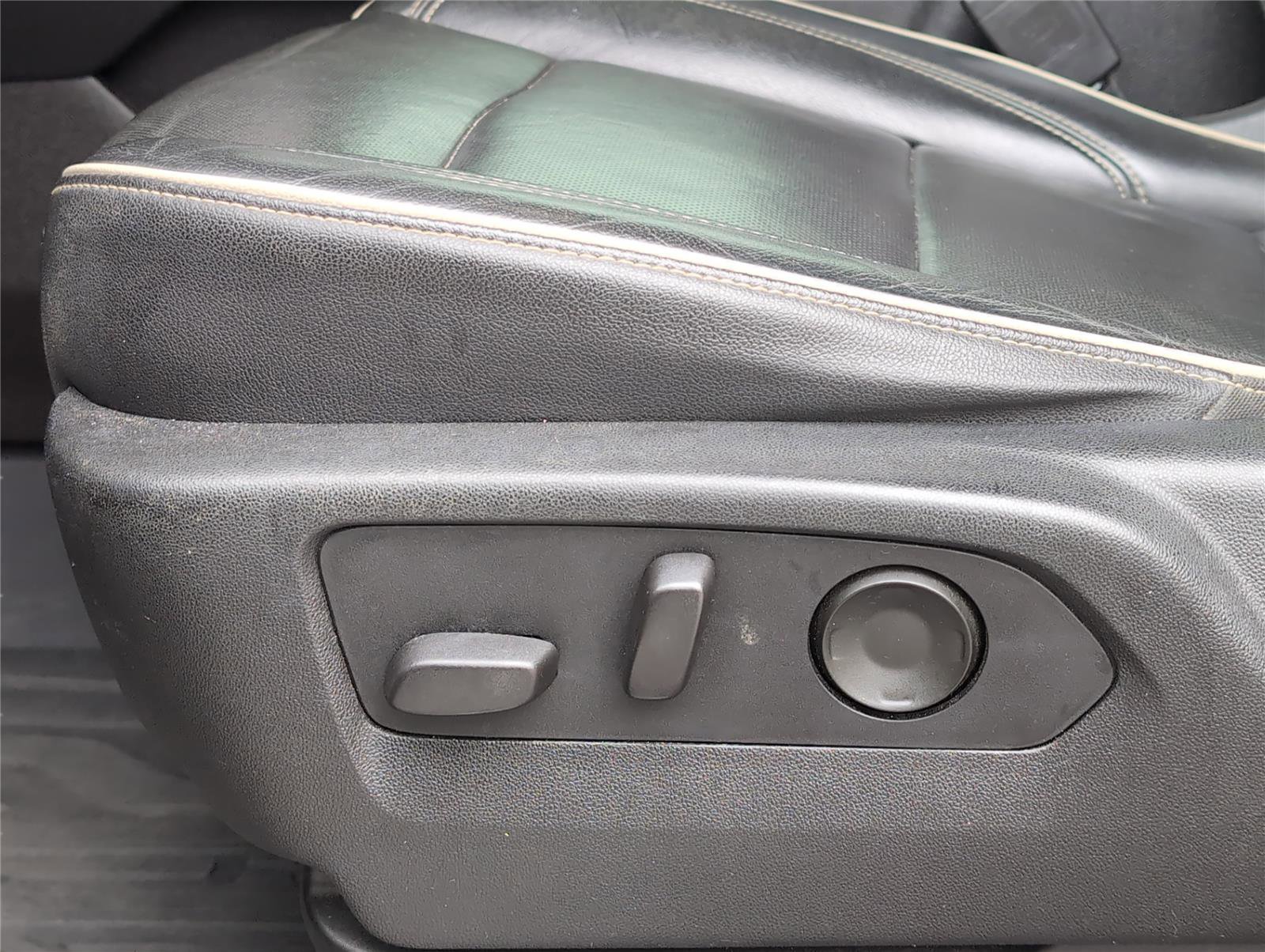 Used 2021 GMC Yukon SLT w/ SLT Luxury Plus Package image 15