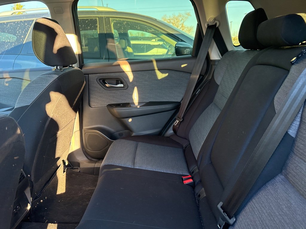 Used 2023 Nissan Rogue SV image 12