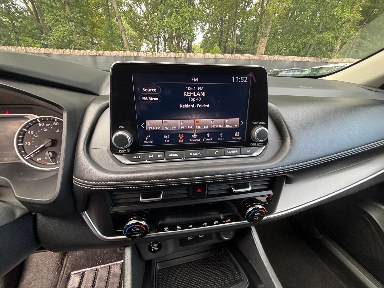 Used 2025 Nissan Rogue SV FWD image 19