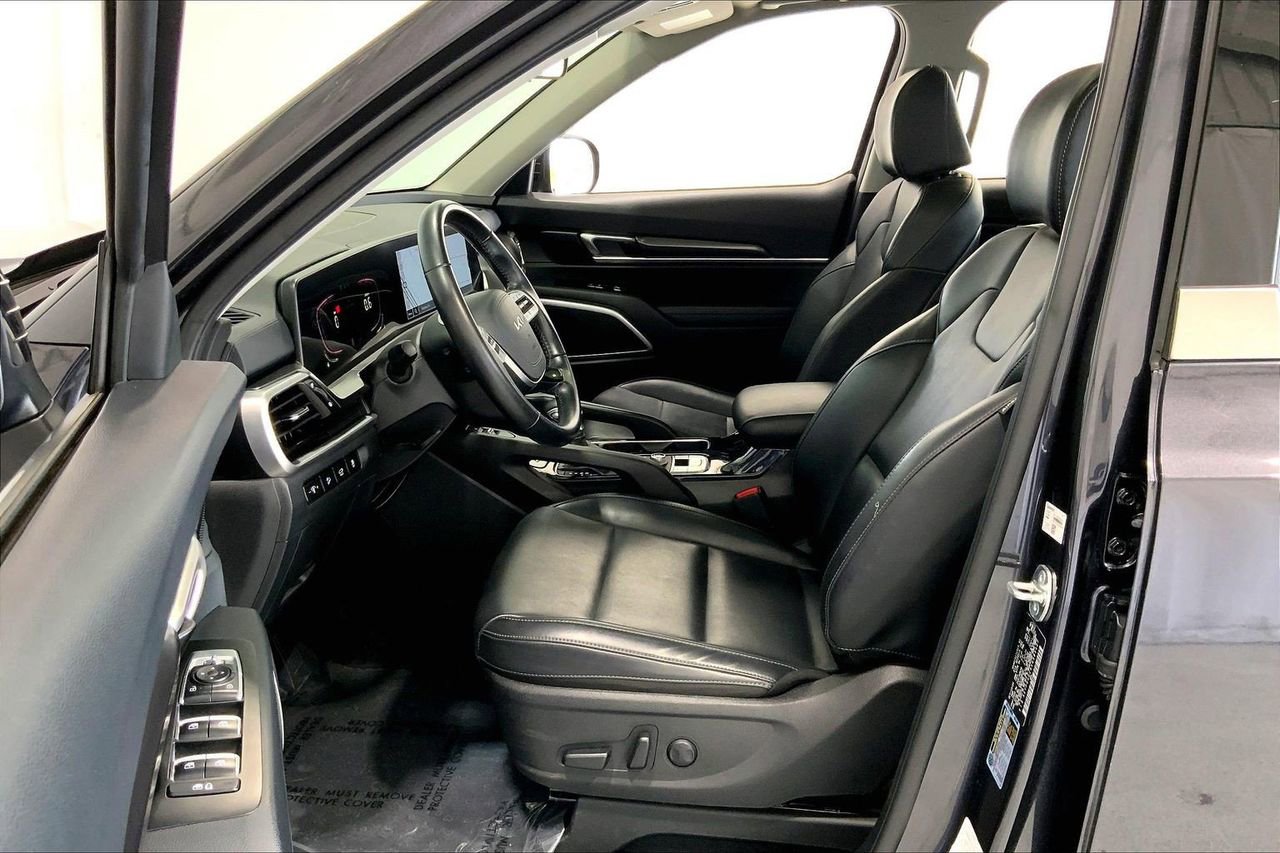 Used 2025 Kia Telluride S FWD image 17